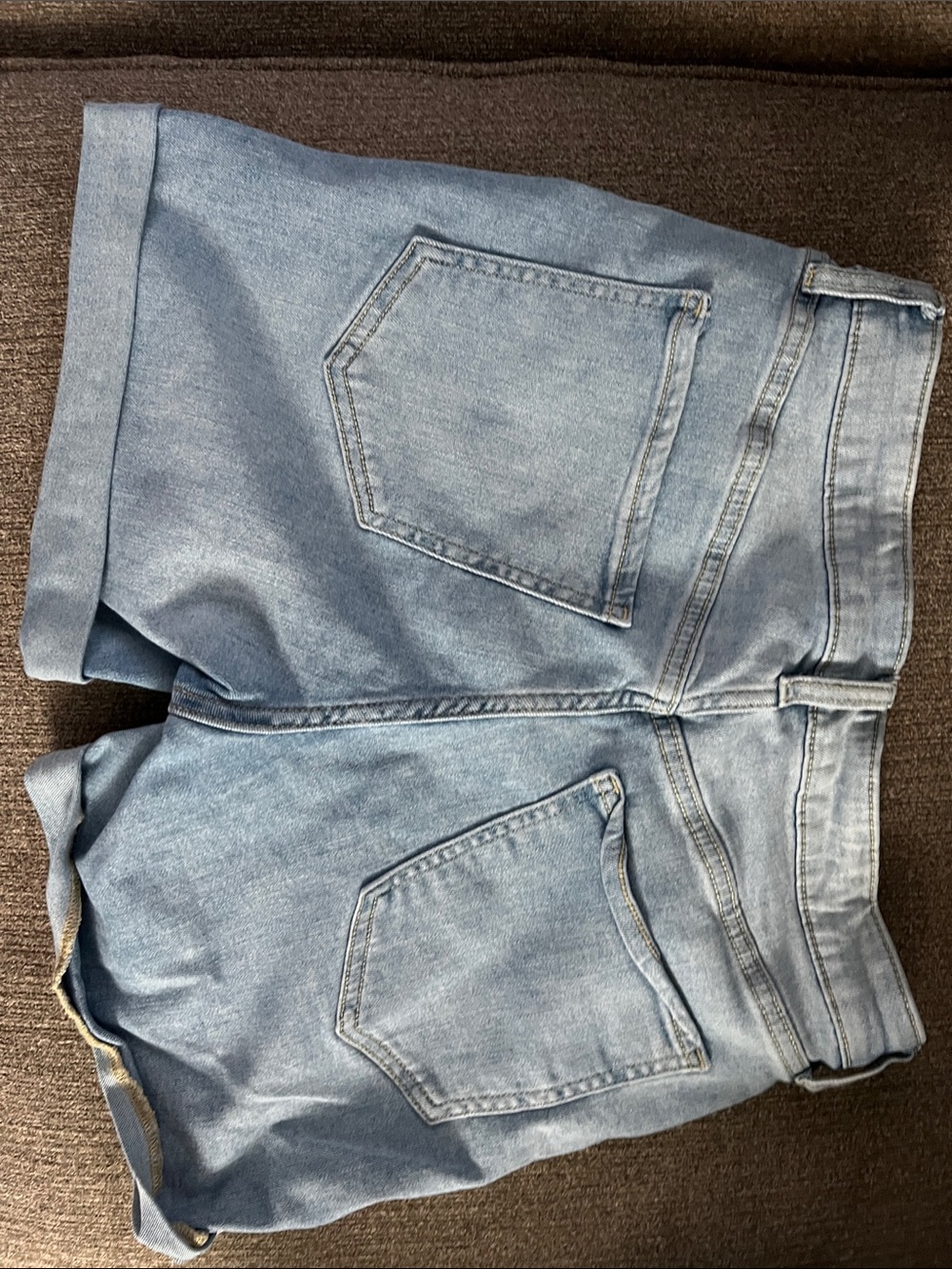 Old Navy Light Blue Denim Rolled-Hem Women’s Shorts - Picture 5 of 6